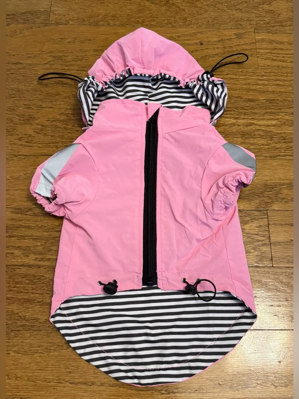 OKpangcho dog raincoat (pink, size M). Features a detachable hood, making it a v